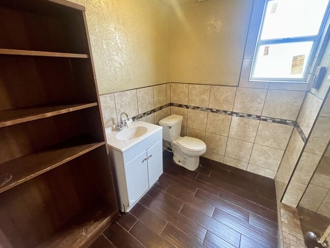 Building Photo - 565 Campus St