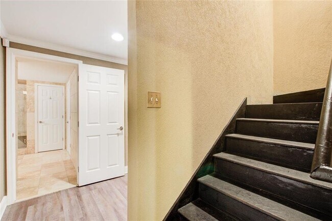 Building Photo - 3040 Stone Rd