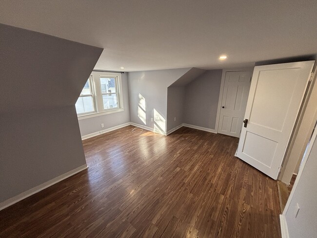 Building Photo - 21 Savin Ave