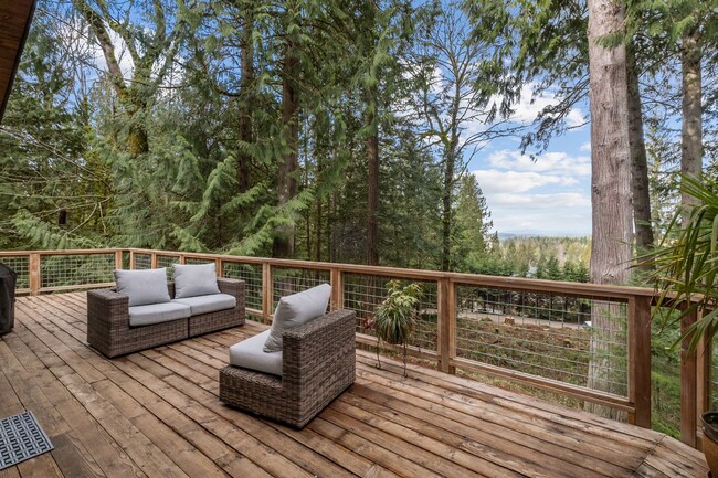 Building Photo - Gorgeous 4 Bedroom Issaquah Retreat