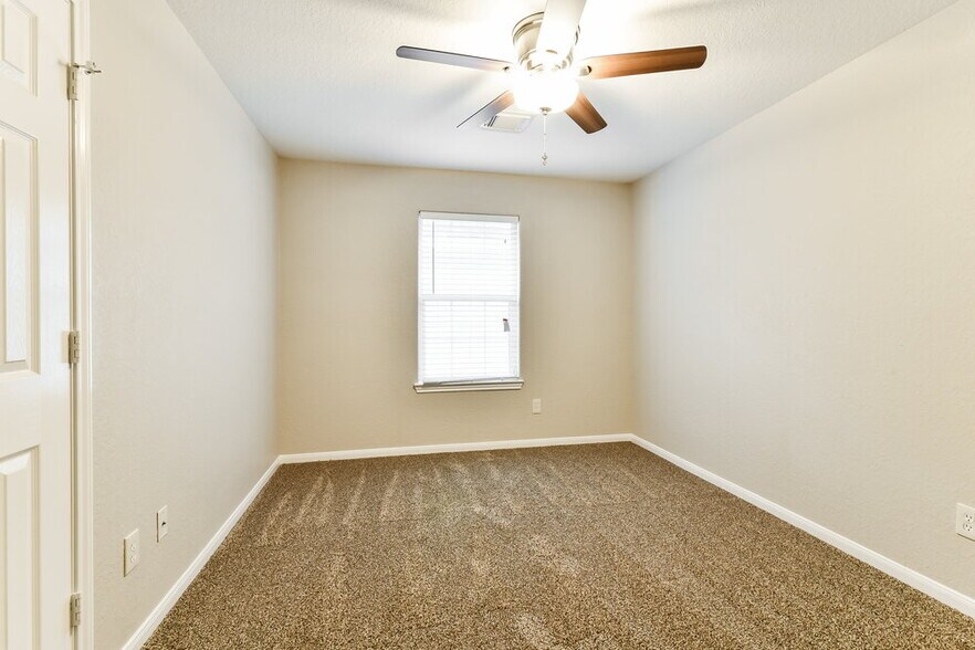 Building Photo - 11118 Opatrny Meadows Ln