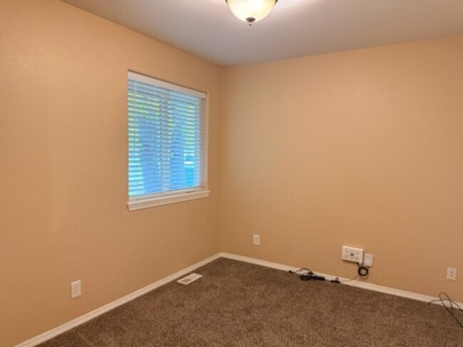 Building Photo - Home in Hayden