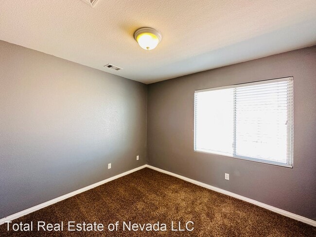Building Photo - 5 br, 3 bath House - 4353 Silver Bay St