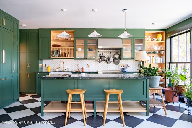 Building Photo - 5 Fairview Ave