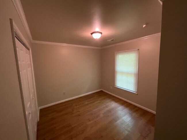 Building Photo - Now Available to View! Immaculate 2 bed, 2 bath, Fireplace, Garage, Granite and More!!