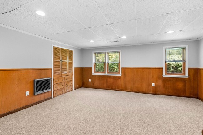 Building Photo - 5 Bed 3 Bath - Chevy Chase Rambler - Move IN Ready