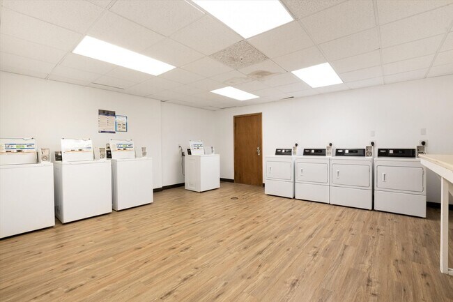 Building Photo - Silverthorne Condo – Winter Seasonal Lease...