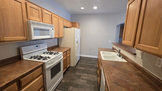 Building Photo - 3975 N Hualapai Way