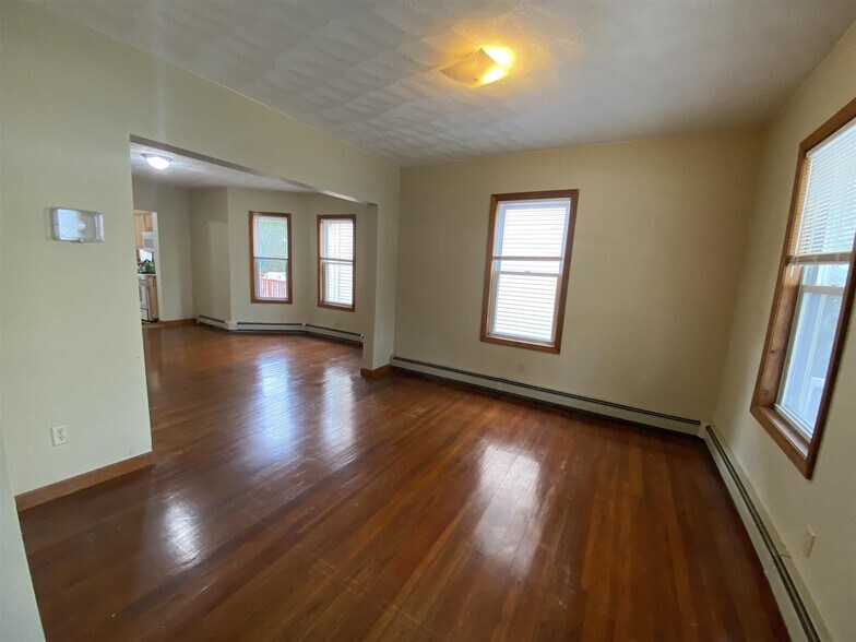 Building Photo - 64 Paris St