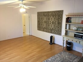 Building Photo - 500 Callejon Rd