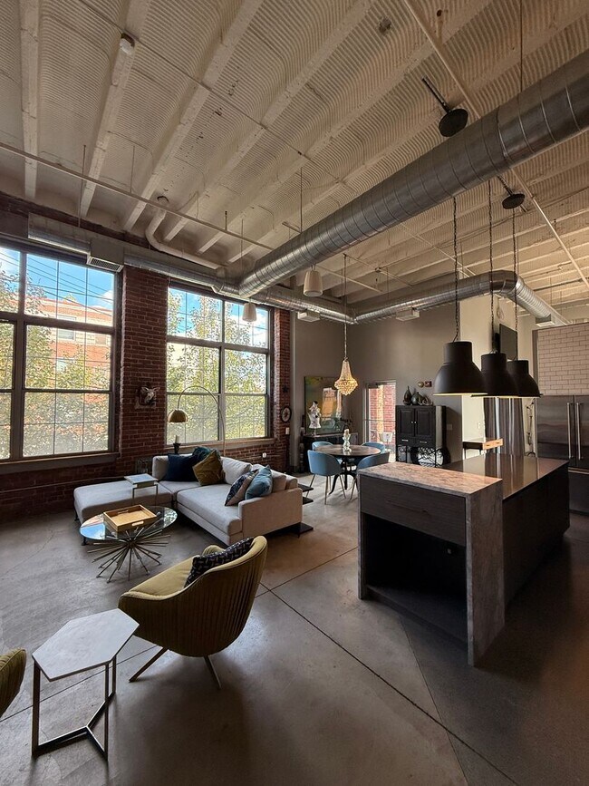 Building Photo - Fully Furnished!! Ready NOW! Sleek & Modern