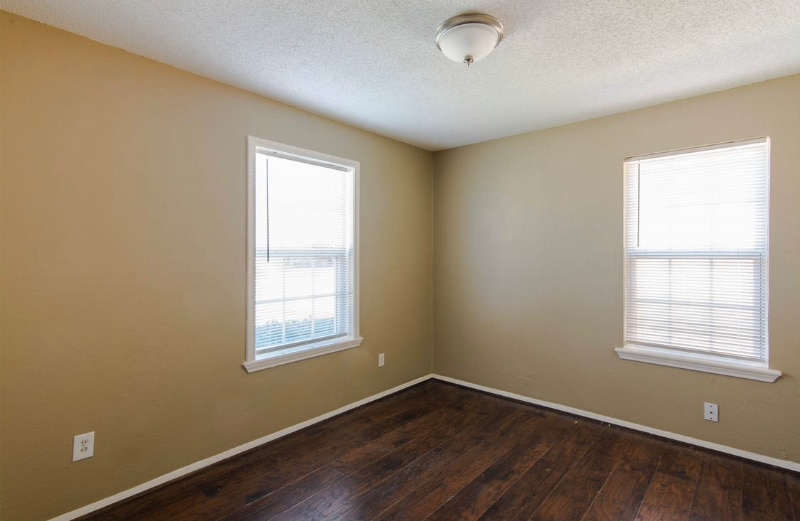 Building Photo - 830 E Linda Dr