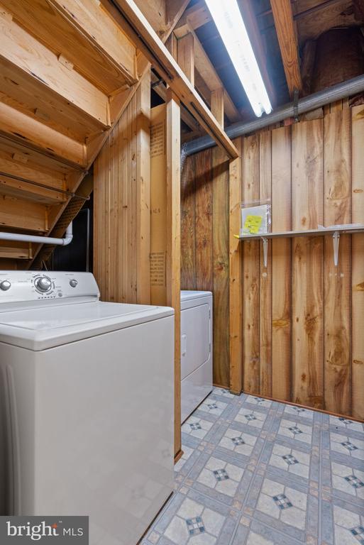 Building Photo - 8303 Linden Oaks Ct