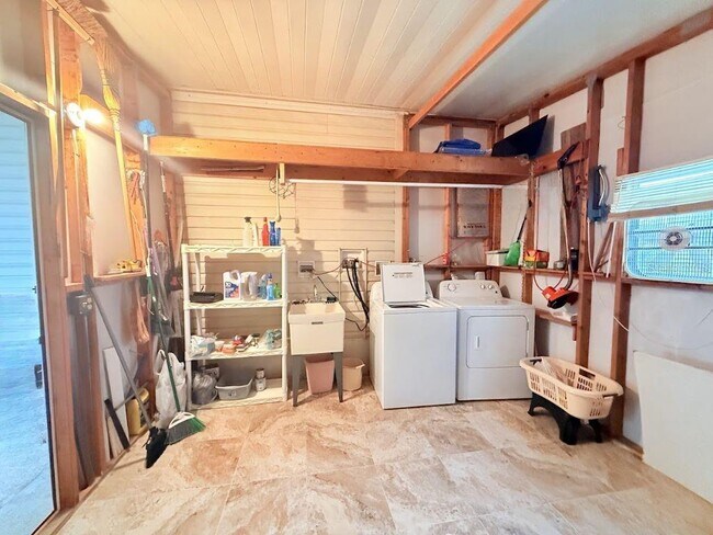 Building Photo - 220 Ellsworth Dr