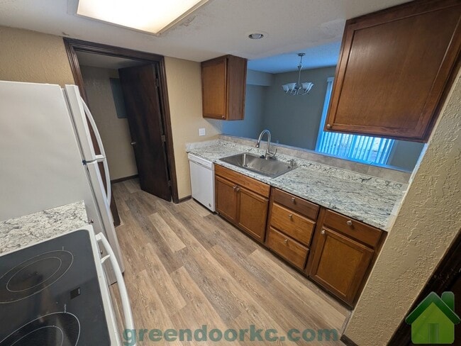 Building Photo - 16600 W 141st St