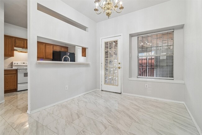 Building Photo - 3805 Brandon Park Dr