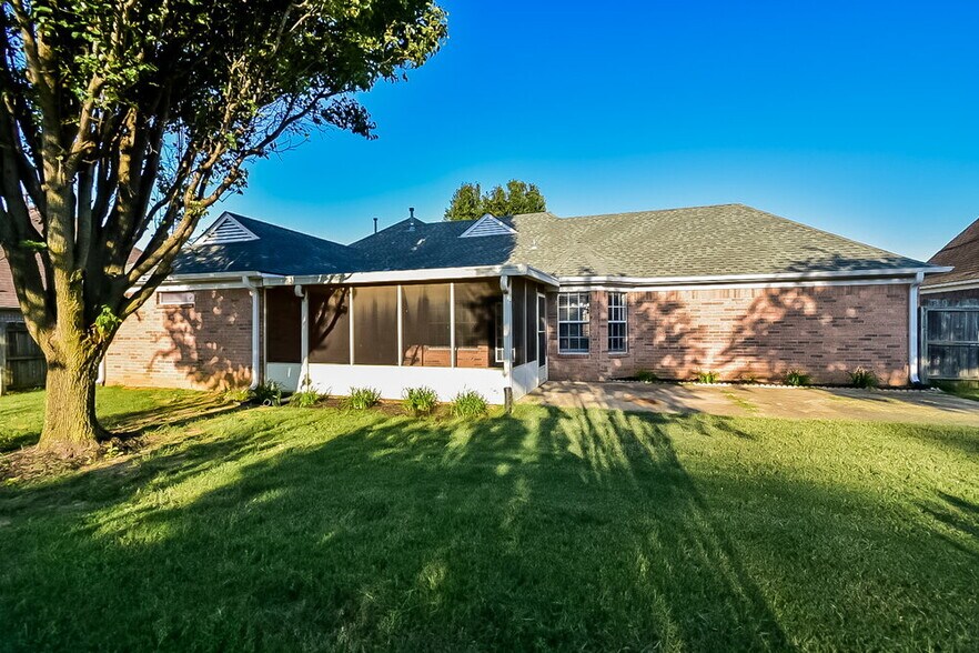 Building Photo - 7843 Plantation Ridge Cove