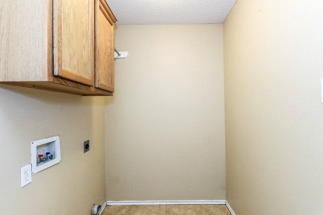 Building Photo - 6 month, 9 month or 12 month leases availa...