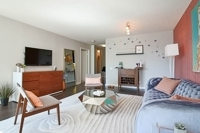 Building Photo - 680 N Dearborn St