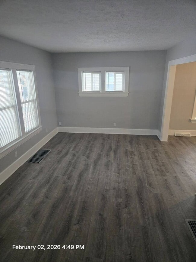 Building Photo - Charming 3-Bedroom Property in Prime Location