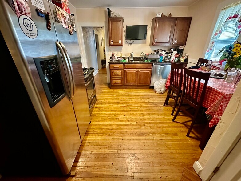 Primary Photo - 62 Litchfield St