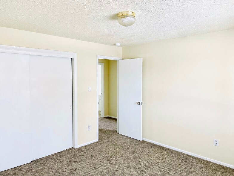 Building Photo - 4710 Scenic Cir