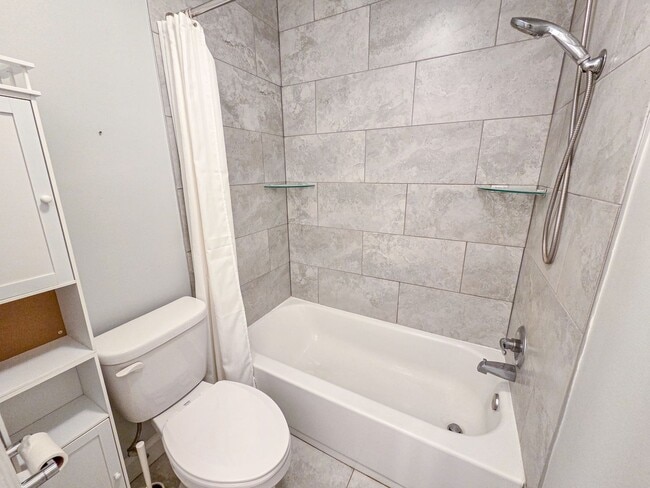 Building Photo - Stunning 2br/2bth condo in North Bethesda,...