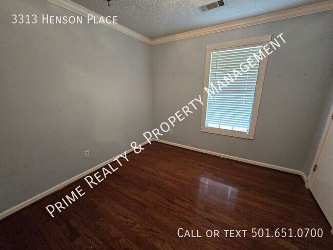 Building Photo - 3313 Henson Pl
