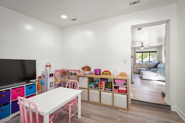 Building Photo - 3506 Claridge Rd E