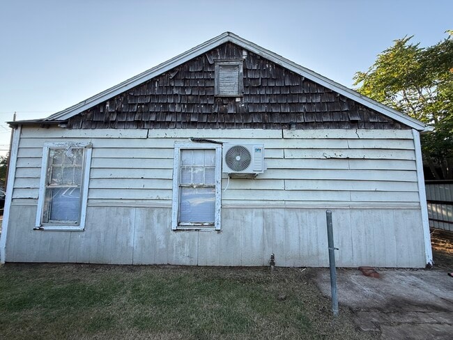 Building Photo - 2304 Ave D