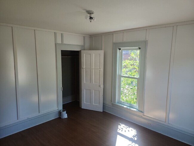Building Photo - 523-525 Bay