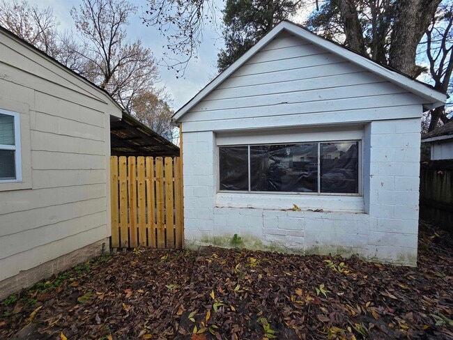 Building Photo - 3333 Farmville Rd