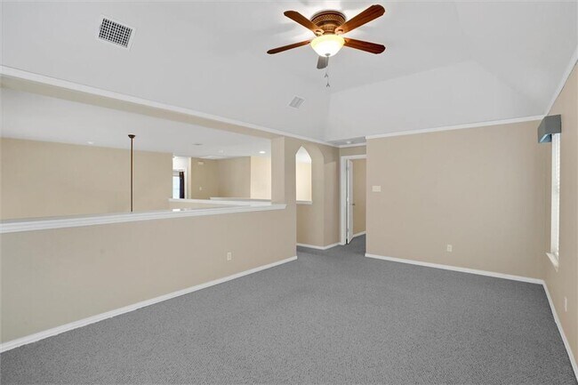 Building Photo - 2001 Singing Hls