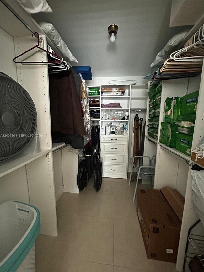 Building Photo - 2655 Collins Ave