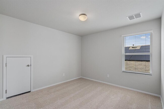 Building Photo - 621 Running Creek Dr