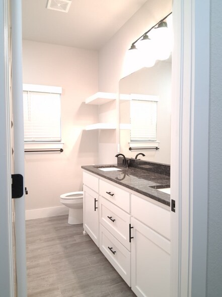 Building Photo - 1971 Edgewood Rd