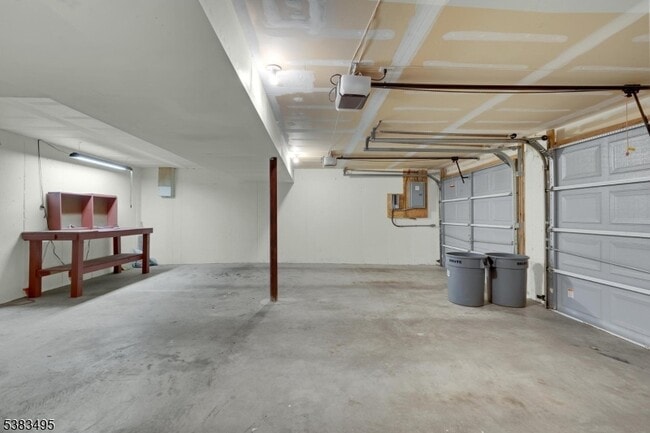 Building Photo - 35 Brock Ln
