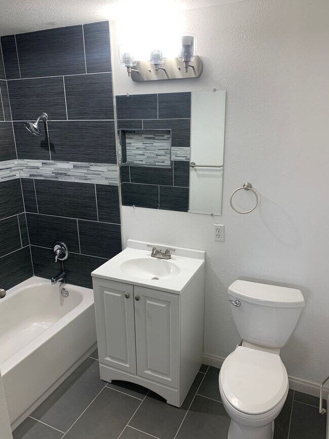 Building Photo - 1 Bedroom 1 Bath In Central Las Vegas