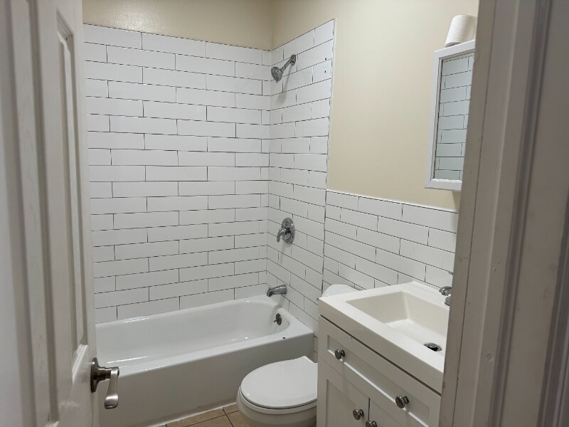 Building Photo - 113 S 11th St