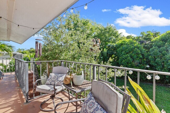 Building Photo - Beautiful Rustic Contemporary Duplex in Cu...