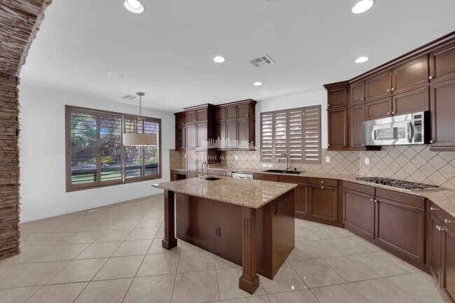 Building Photo - 8445 Cambrils Ave