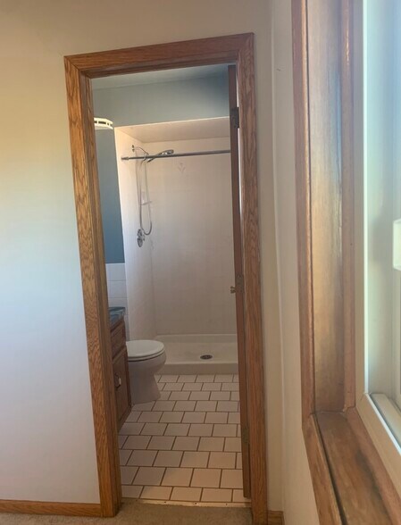 Building Photo - 8826 N Chester Ave