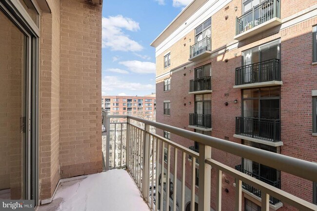 Building Photo - 2425 L St NW