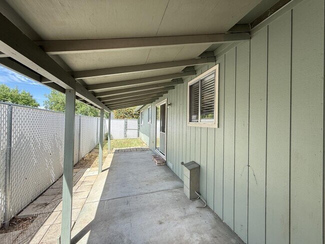 Building Photo - 1608 Leonard Rd