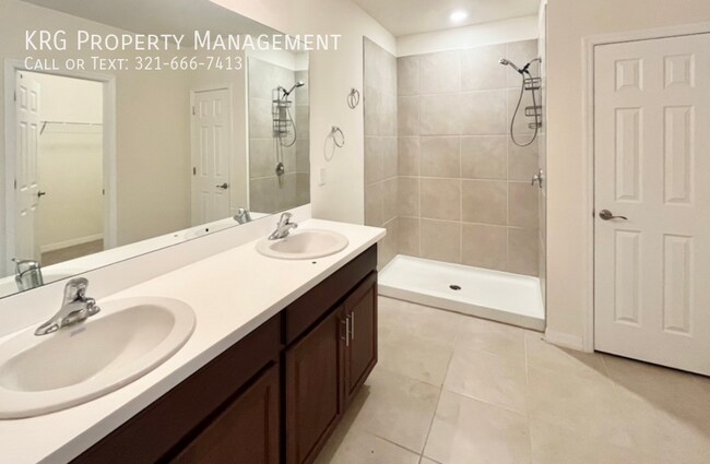 Building Photo - 1009 NE 11th St