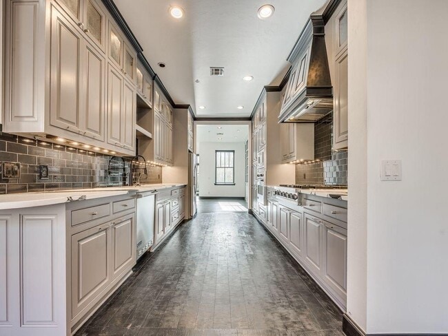 Building Photo - 109 NE 3rd St