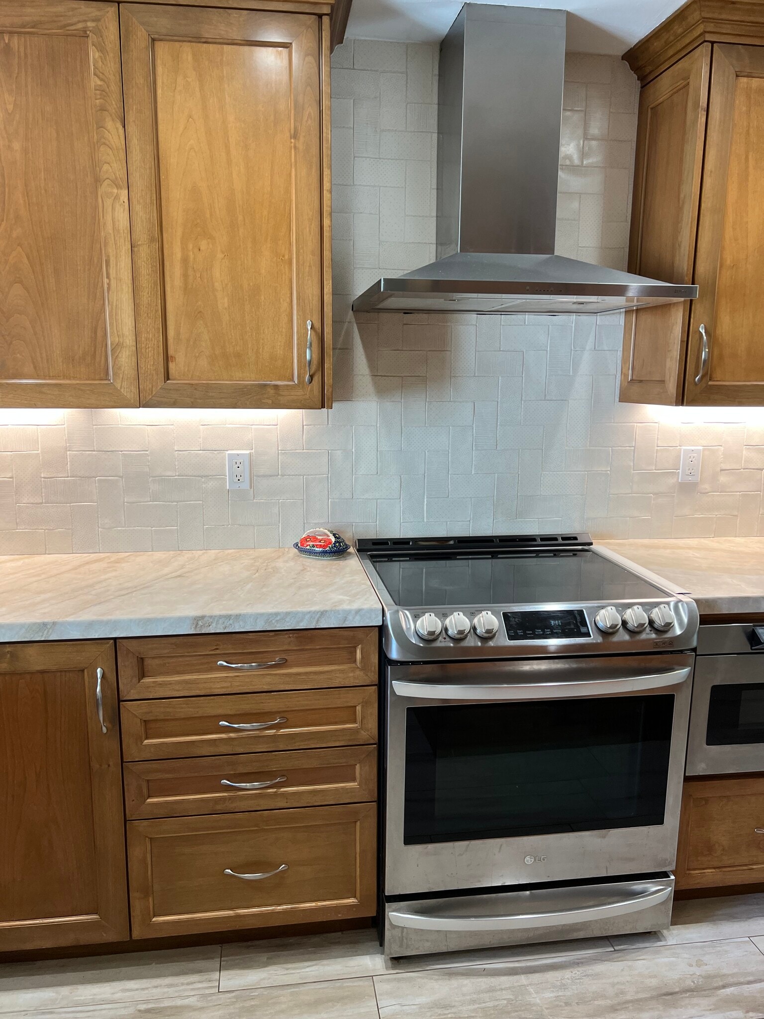 LG stove - 17738 Valle de Lobo Dr