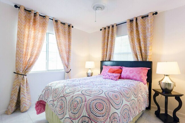 Building Photo - 1022 8th St N