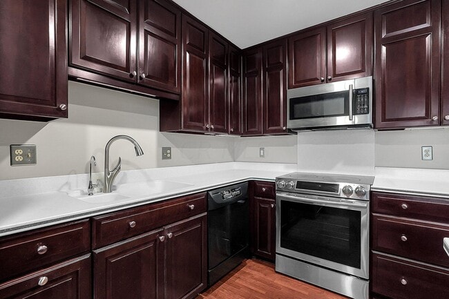 Building Photo - 4959 Woodbriar Pl