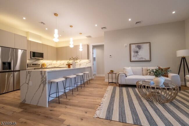 Primary Photo - 1722 Springfield Ave